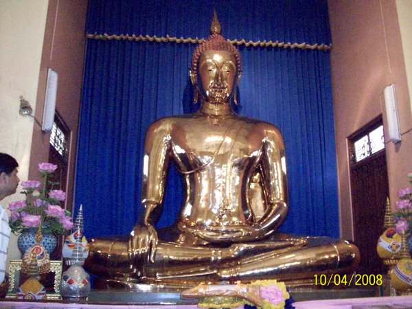 Golden buddha.jpg