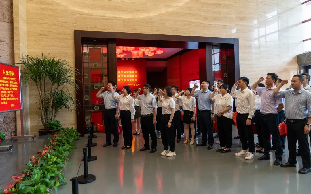 赓续红色血脉,凝聚奋斗初心 ——中国尊龙官方主题党日活动走进中国共产党长沙历史馆